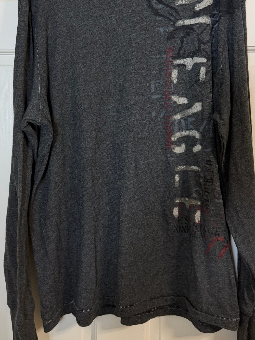 American Eagle Outfitters Charcoal Gray Long-Sleeve Graphic Tee new no tags